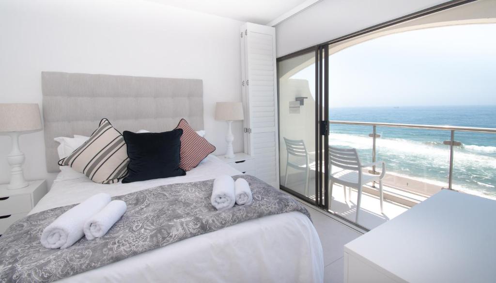 1002 Bermudas - by Stay in Umhlanga