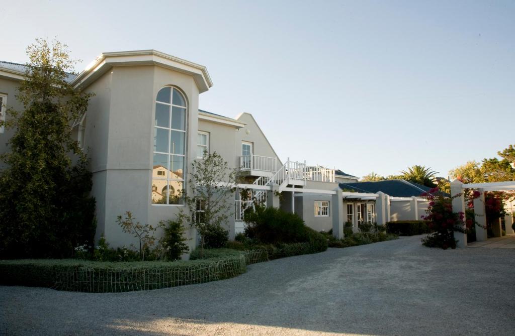 11 WESTCLIFF RENTALS