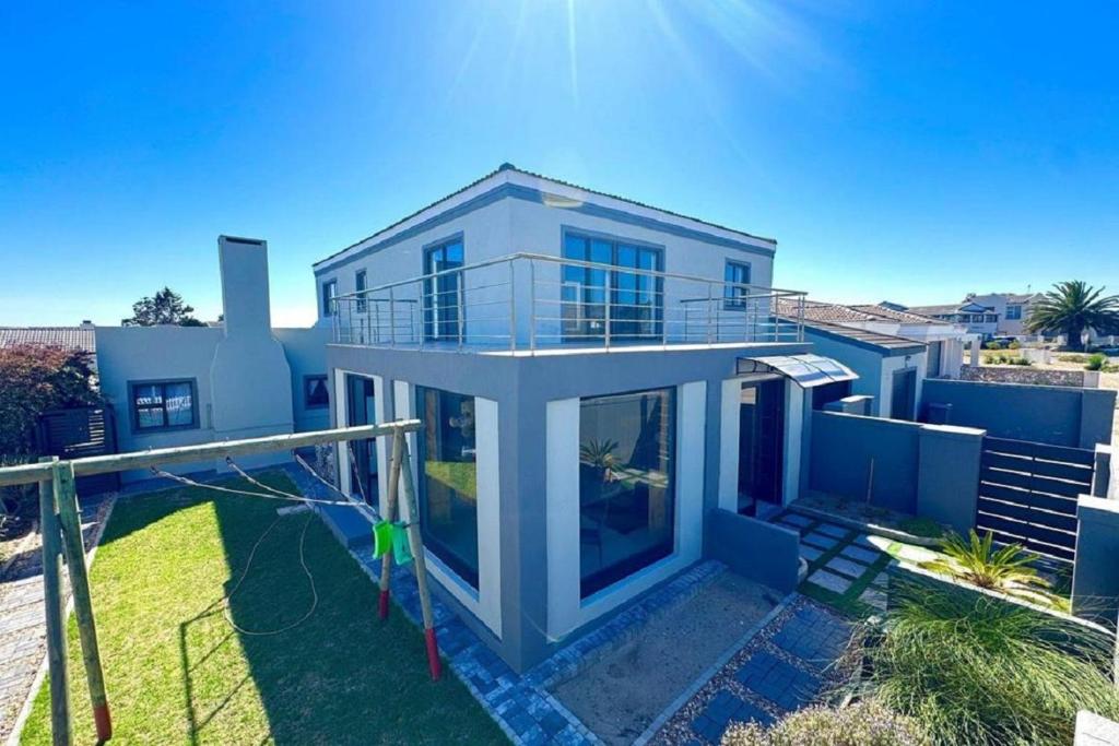 110 On Fairway Home