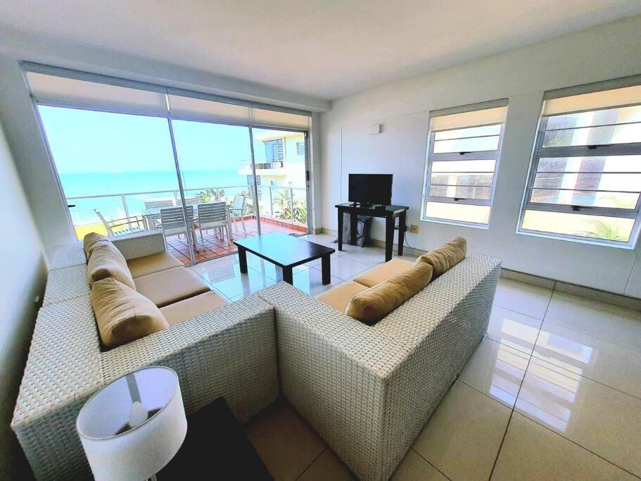 12 Glitter Bay 3 bedroom beach front sea view apartment