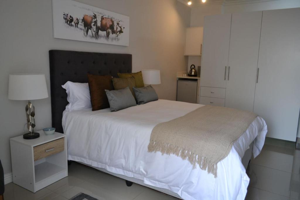 15 Woodmead Suites