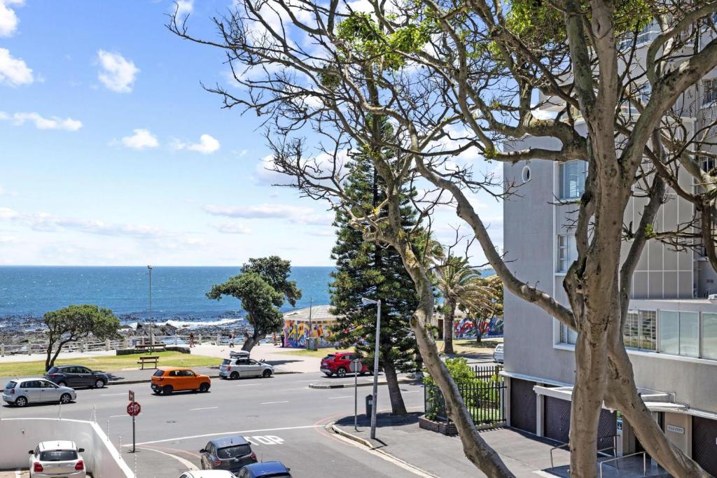 259 on Beach: 1 BR Apartment for 4 in Sea Point