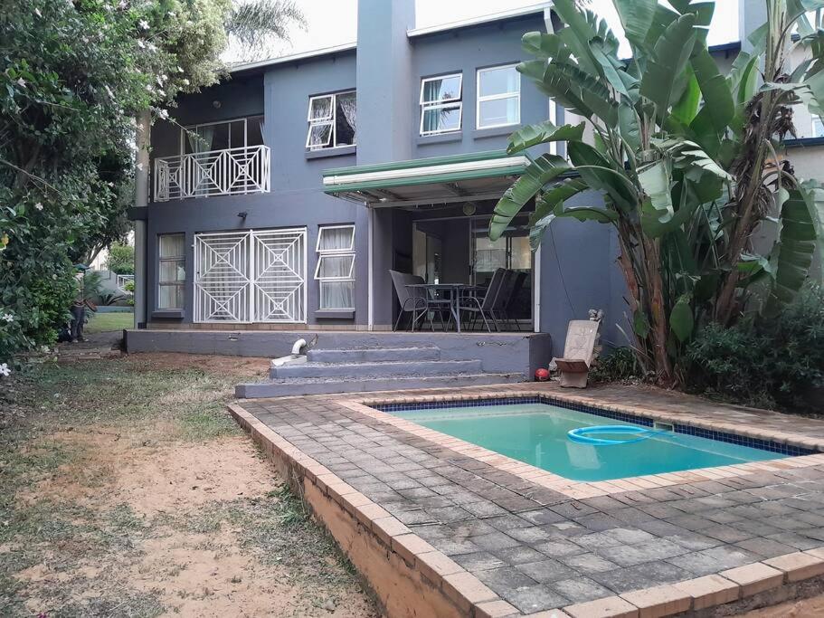3 bedroom self catering @ Lelapa La Baphogole
