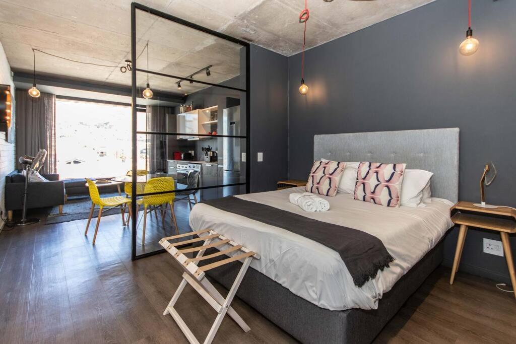 502 Wex1 Gorgeous Funky Apartment