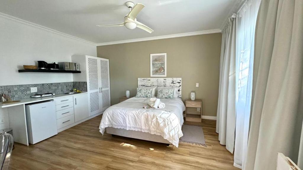 Plett57 - Self Catering - Room No2