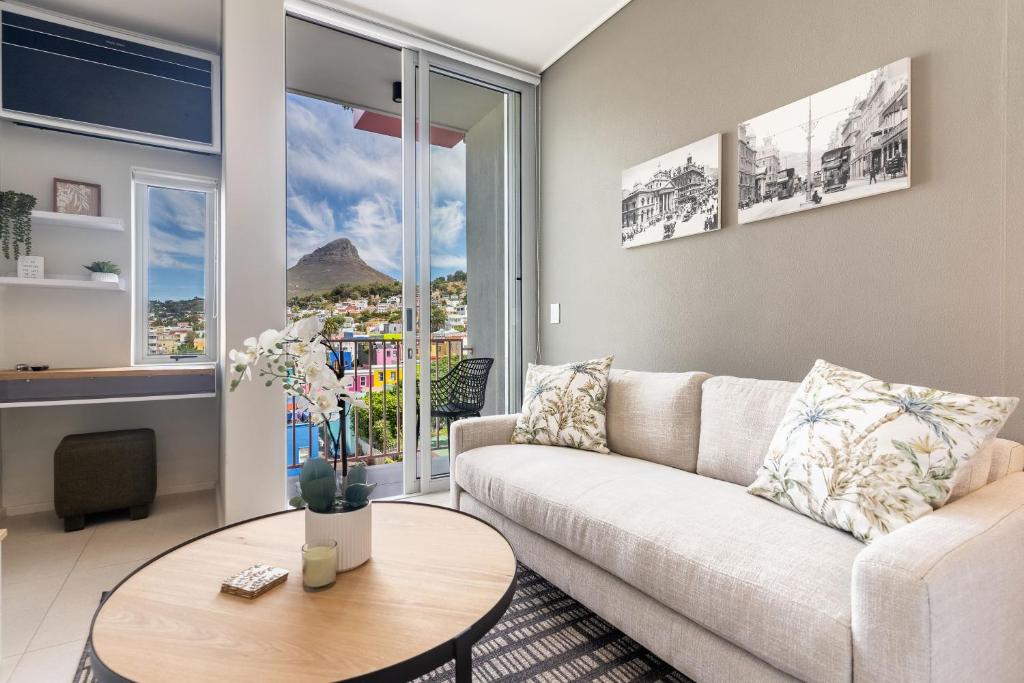 The Rose 604: Central Studio with Rooftop Pool