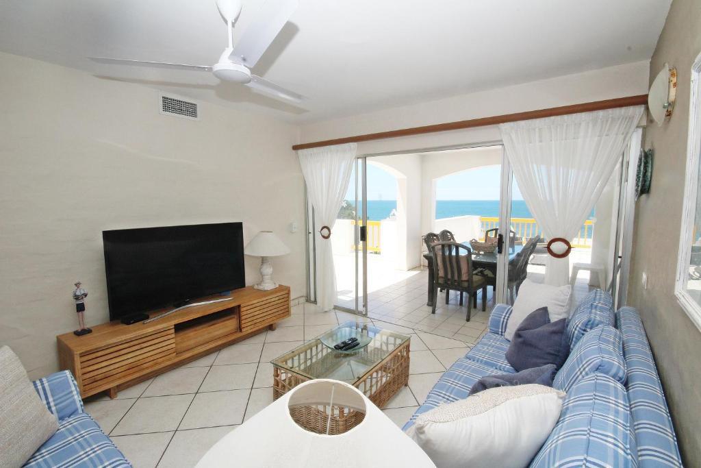 65 Perissa, Santorini, Ballito