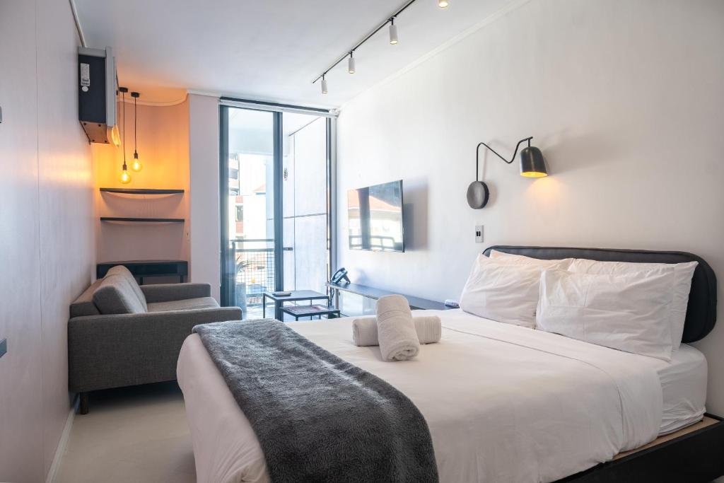 Flamingo 804: Stylish Top Floor Sea Point Studio