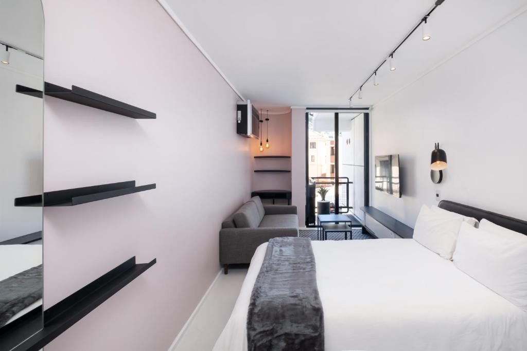 Flamingo807: Top Floor Sea Point Aprt with Balcony
