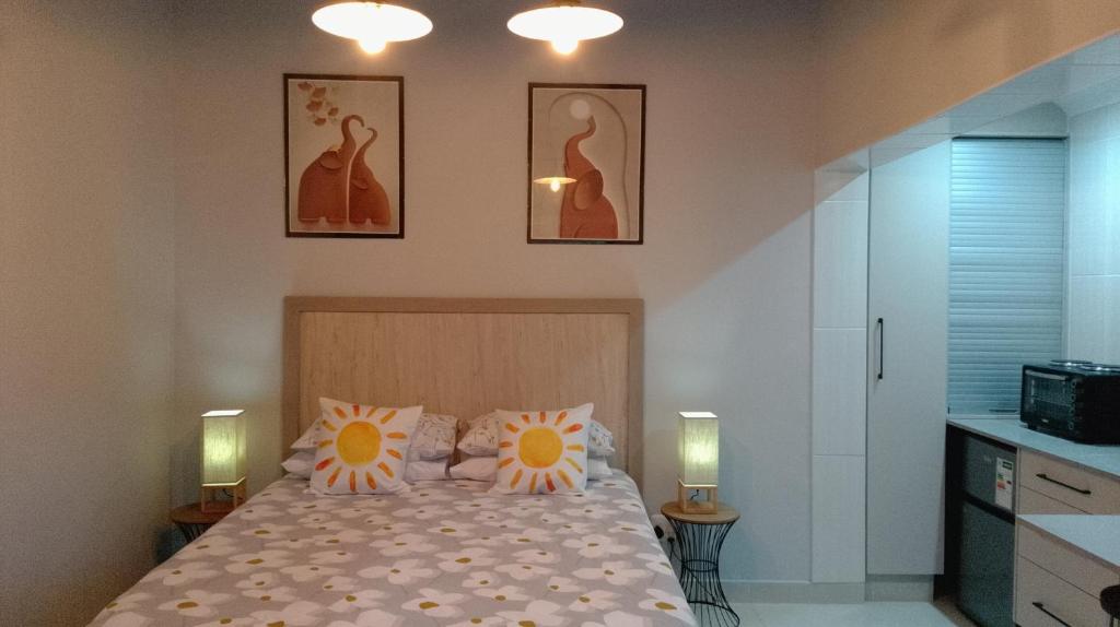 81 A & Away Studio apartment West Wing