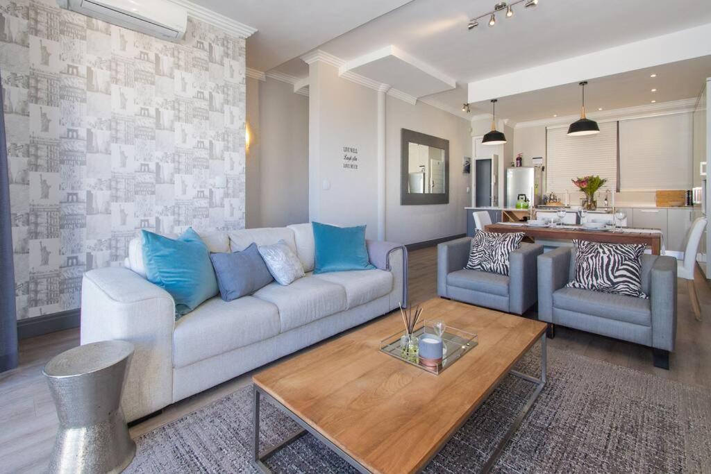 9 Church View - No LoadShedding - Homely Apartment