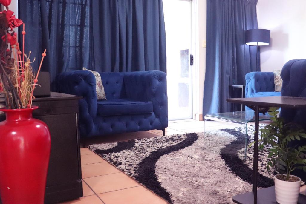 Affordable Decent Private Room In a Shared Apartment with a Pool