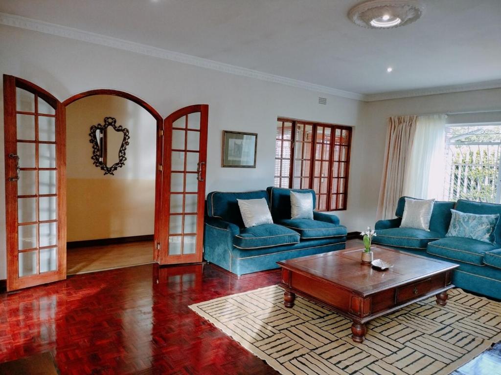 AirvilleLuxe Guest House - Neighbor Northcliff or Greymont
