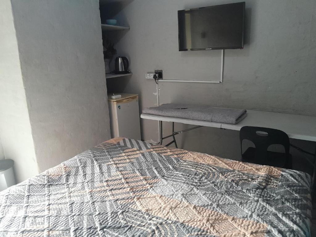 Altaya's Private Budget Room
