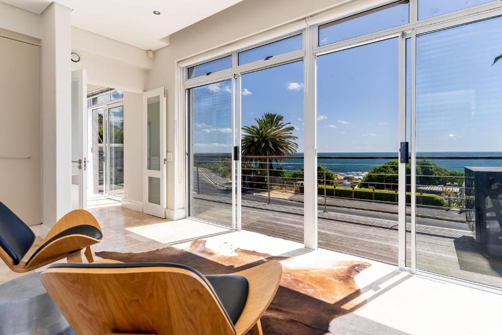 Sunset Cove - Apt with spectacular sea views