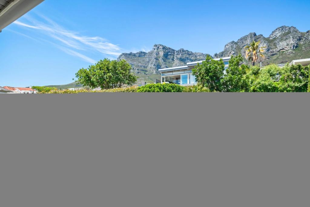 Atlantic Sunsets Villa with magnificent uninterrupted Ocean and Mountain views in Camps Bay