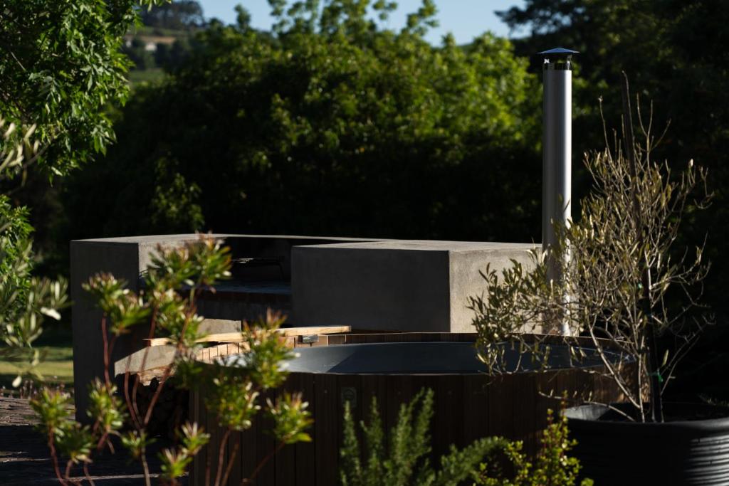 Avemore Vineyard View - wood fired hot tub and full power back up