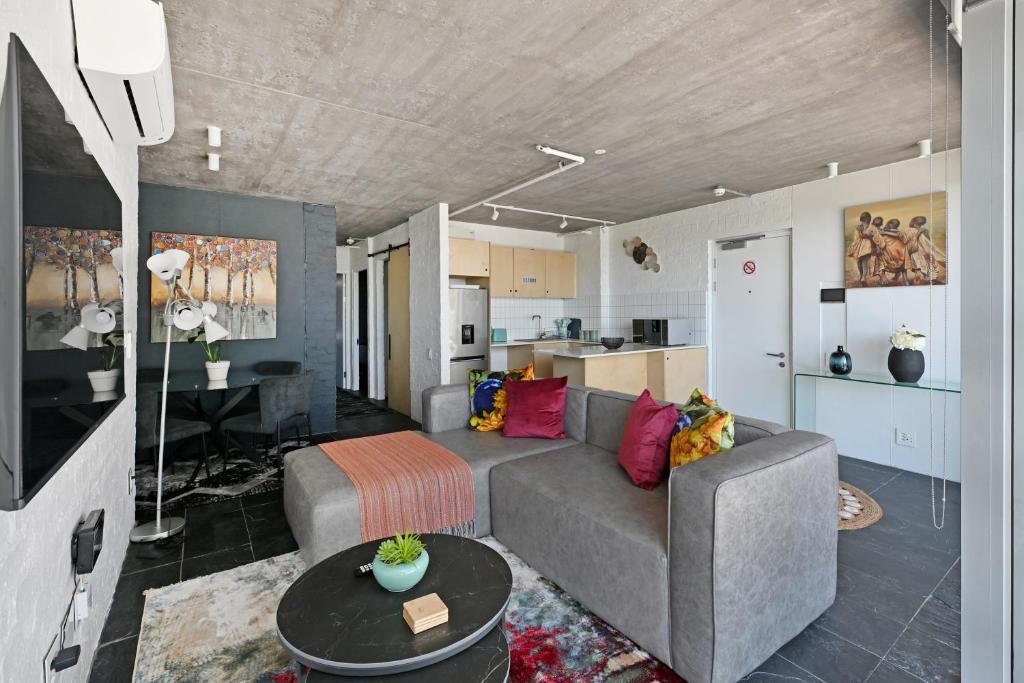 Bantry Bay 2bed 100m To Beach