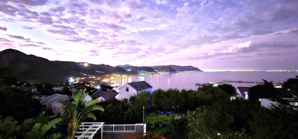 Bay Beach Vista-Two Suites with Deck and Sea views