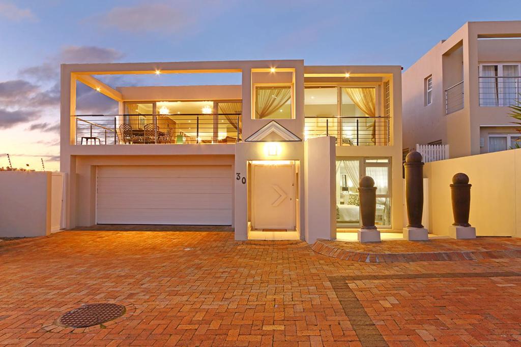 Bayview 30 by HostAgents