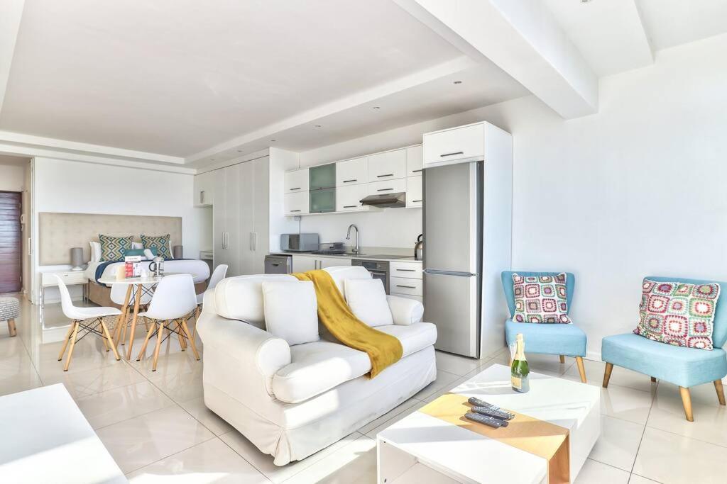 Beachfront Apartment with Wi-Fi!