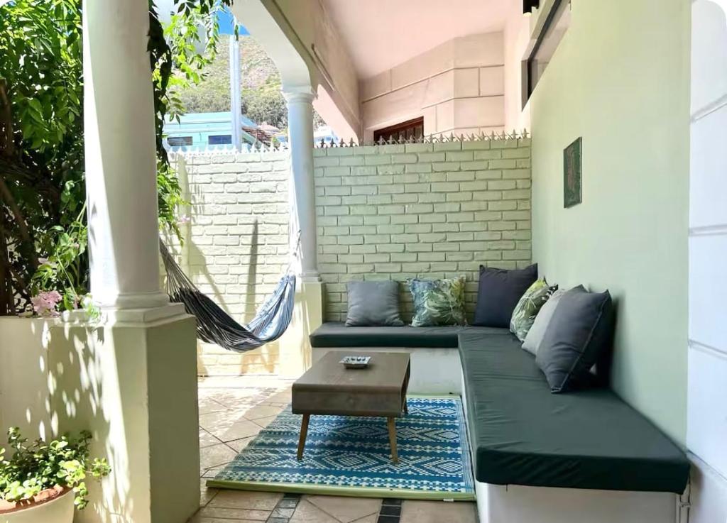 Beautiful Garden Townhouse in Sea Point