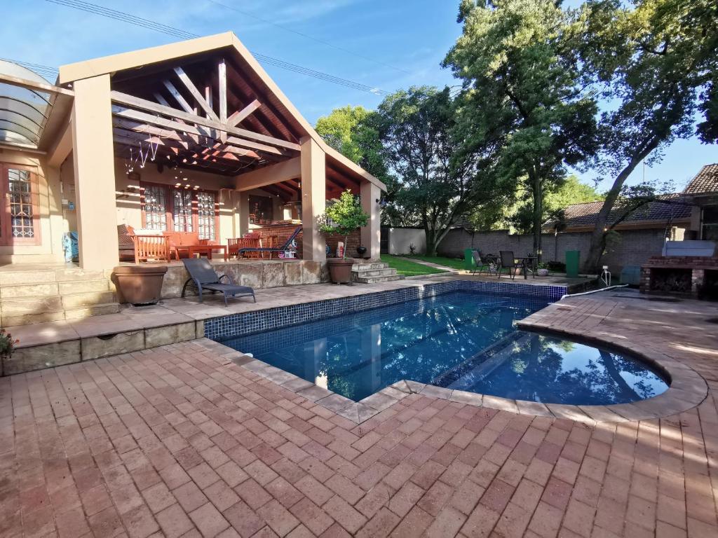 Paulshof Sandton Apartments - Hluhluwe Road Complex