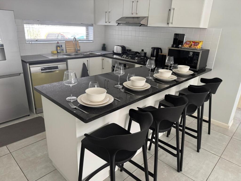 Black & White Self Catering