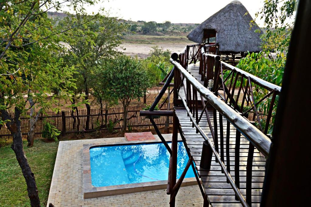 Bona Ngwenya Lodge & Safaris