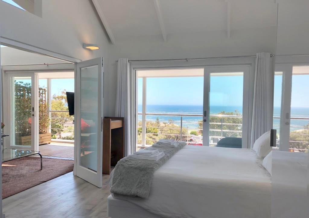 Camps Bay Loft with Stunning Mountain and Ocean Views