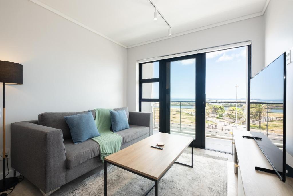 Burmeister 302 - Beach Front Views with Onsite Parking