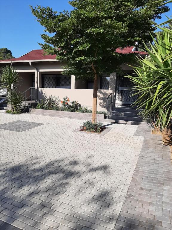 Bustani 2 - Self-Catering Studio