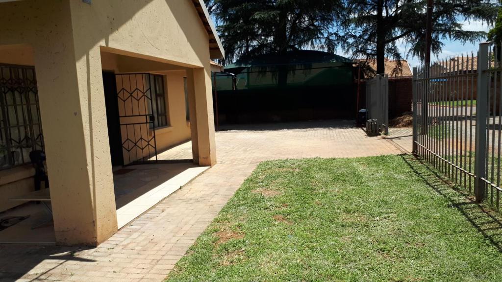 C - Land guest house Meyerton