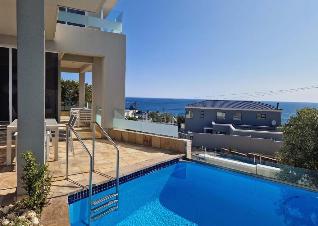 Camps Bay Villa Ocean & Mountain Views,Near Beach