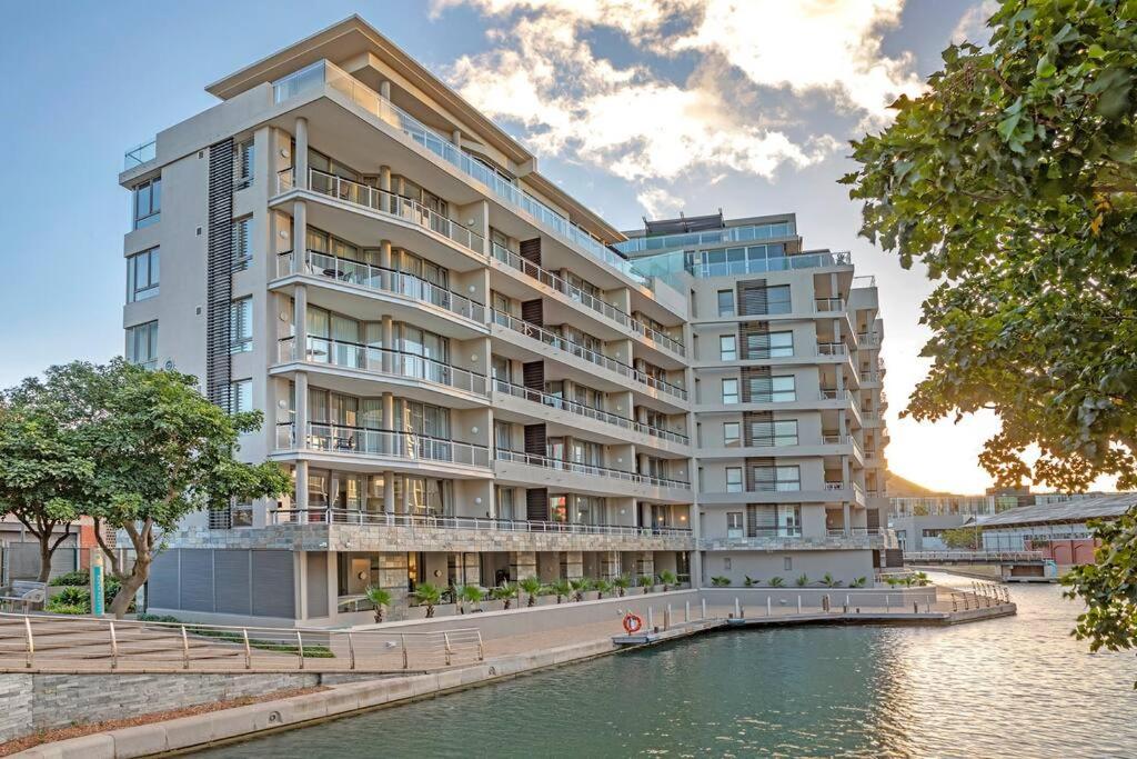 Canal Quays 606 apartment on V&A Waterfront Canals