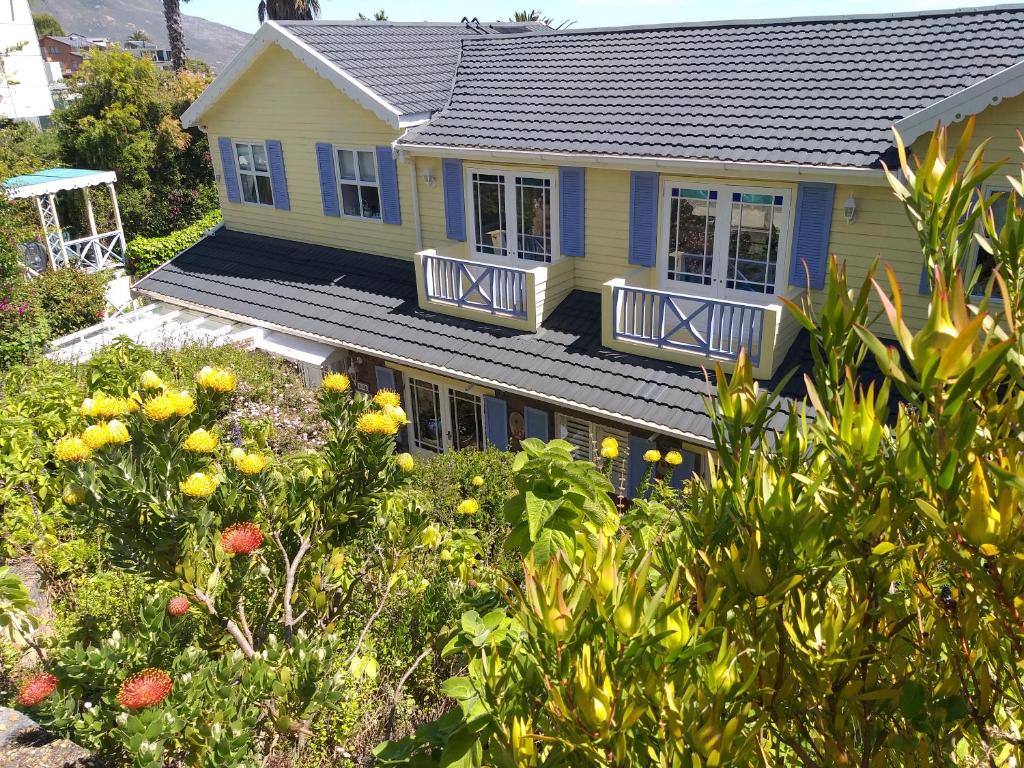 Cape Rose Cottage - Penthouse in Camps Bay