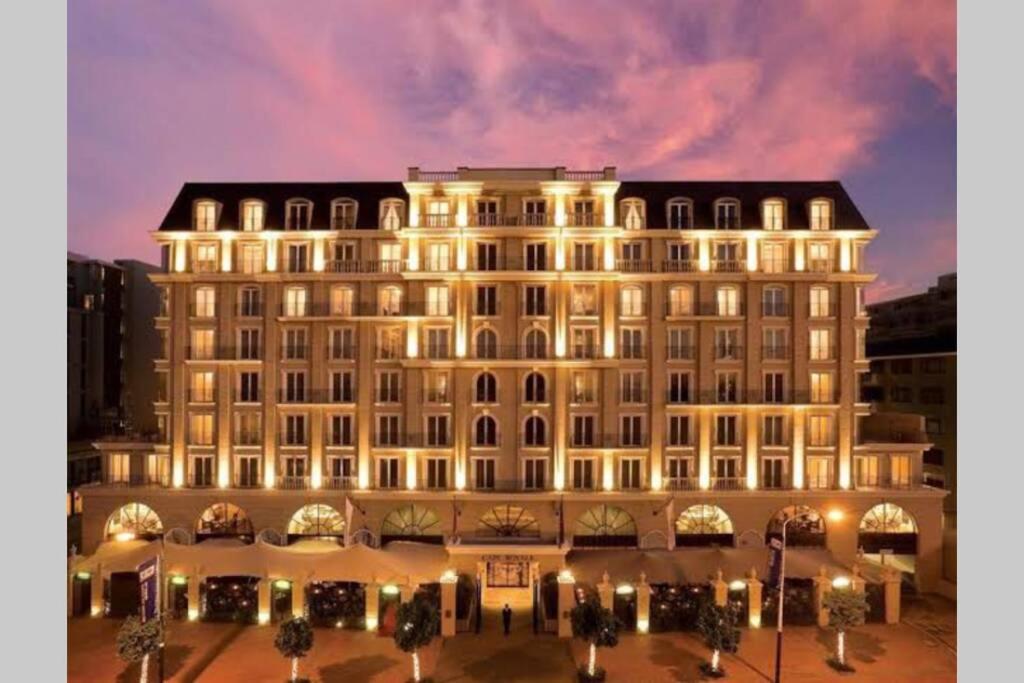 Cape Royale 1 Bedroom Luxury Apartments with Mountain View