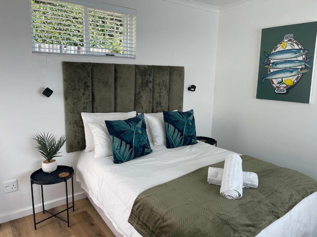 Caren's Hideaway - 7 min walk to Beach & Covered Patio, Braai & WIFI
