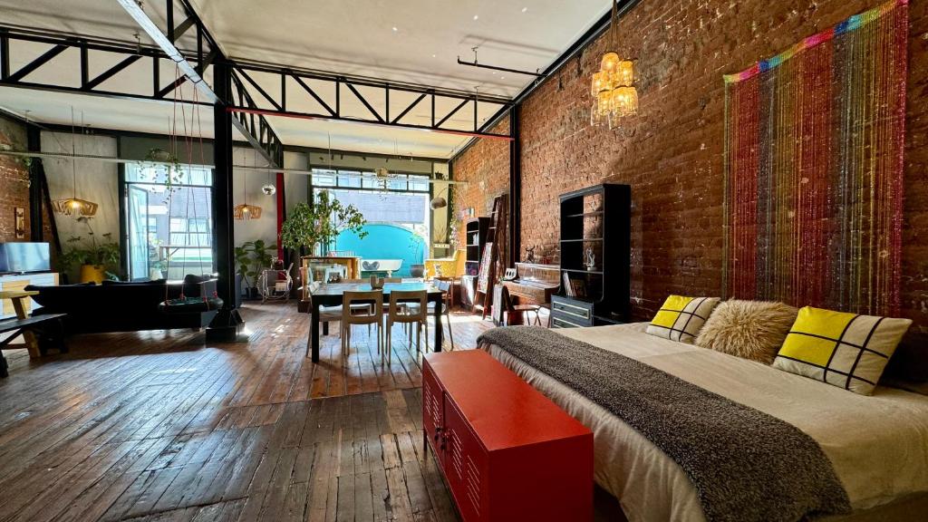 Pet-friendly City Loft Apartment