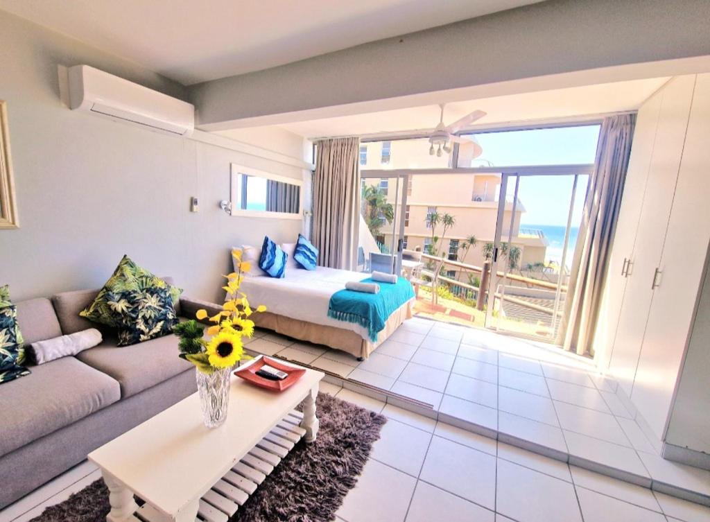 Celestial Shore - On Main Beach - 10 mins from Airport