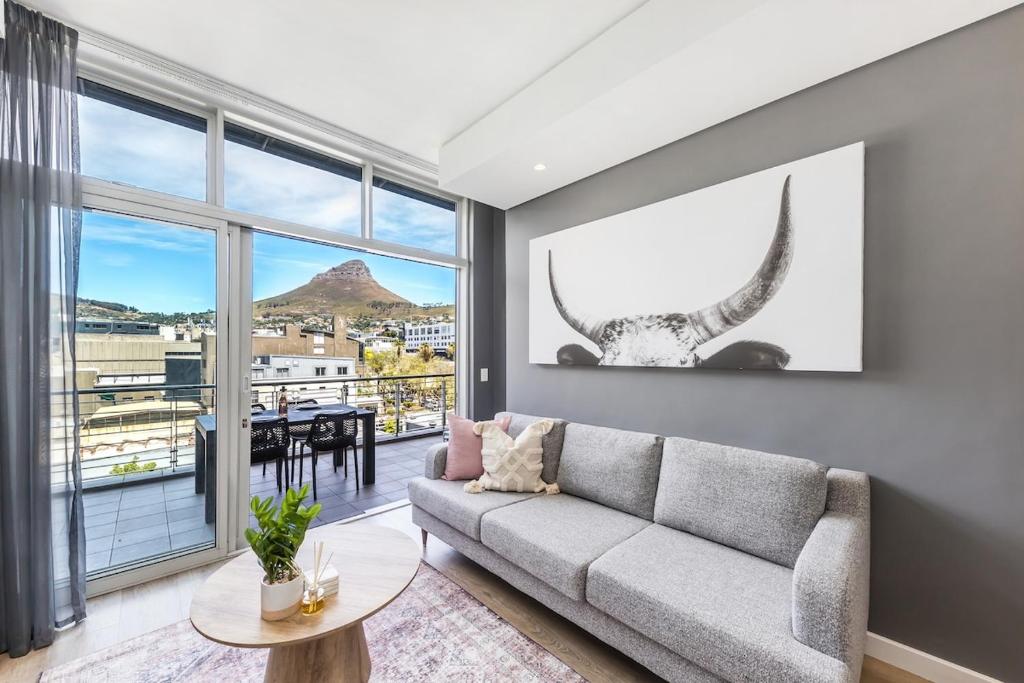 Central 1 Bed apt with Balcony & Pool TheSentinel