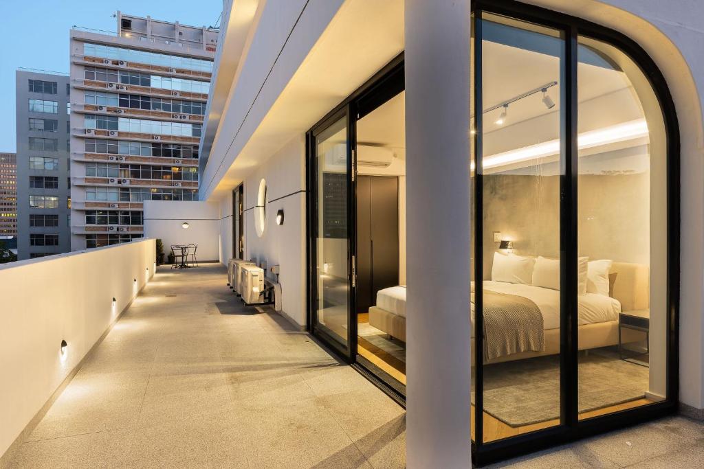 Central city penthouse with exquisite views