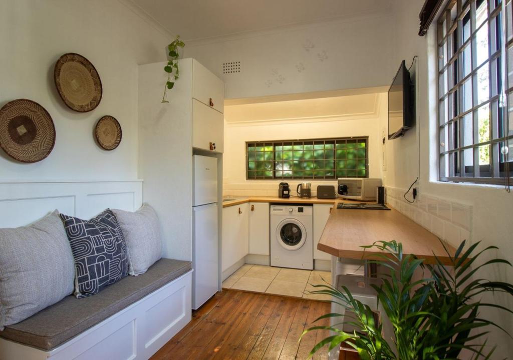 Cesars Cottage: Charming Sea Point Hideaway