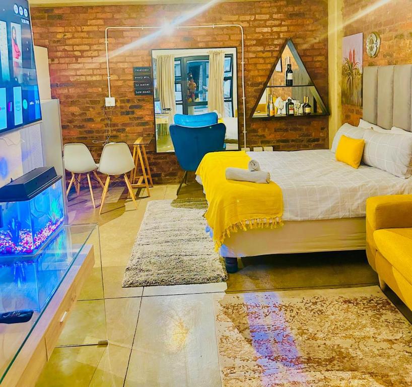 Champagne apartment on Main