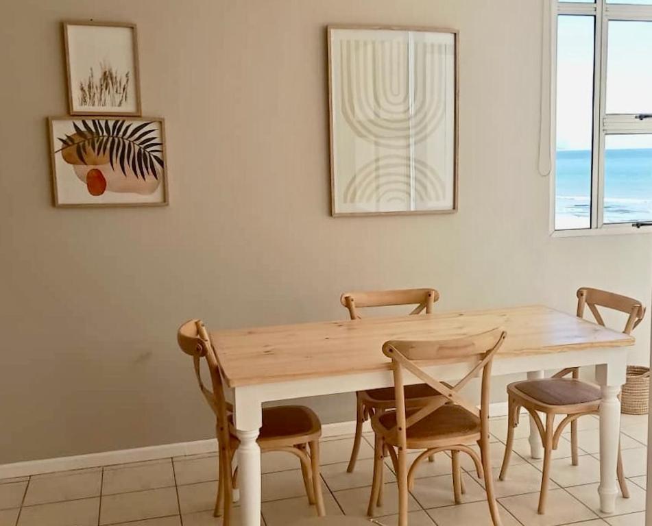 Charming beachfront Strand apartment