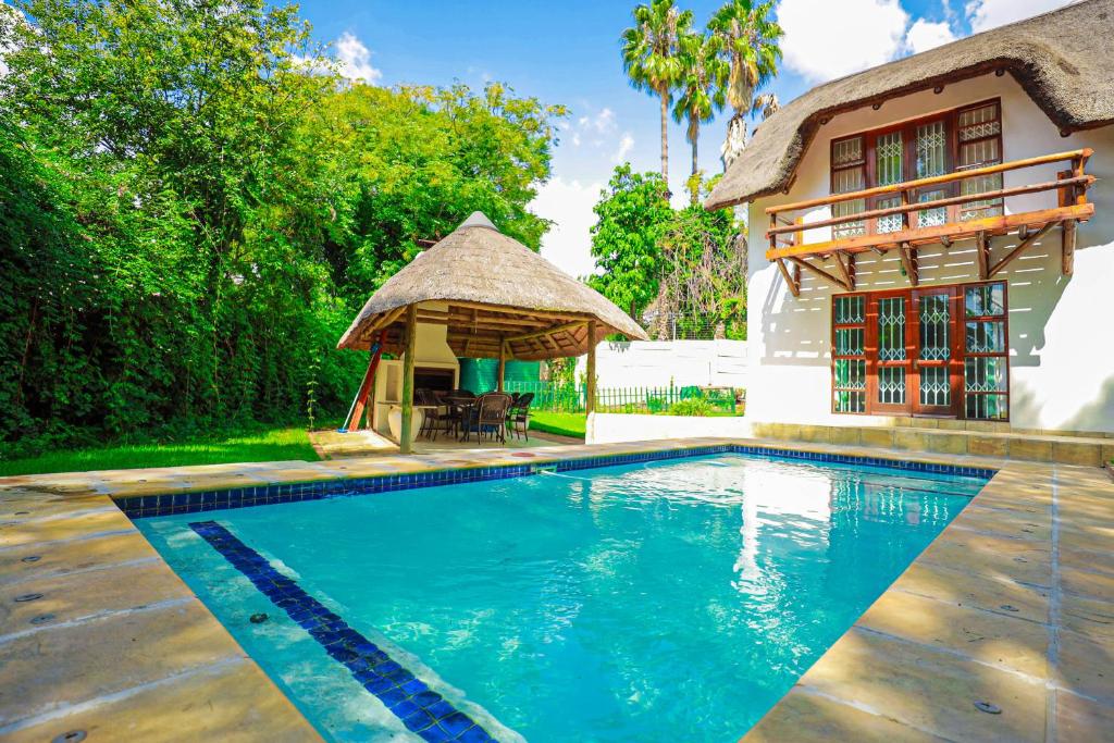 Charming Country Villa Sandton with Back Up Power & Water