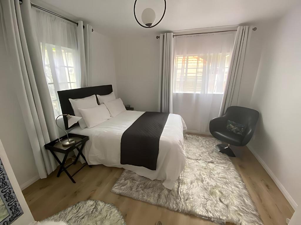 Charming Executive Studio, Solar power, WiFi