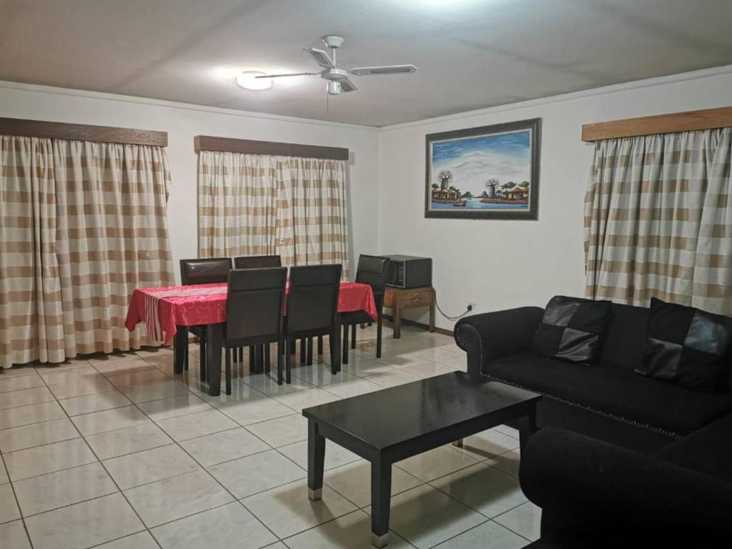 Charming Tshwane BB with Secure Entrance Central AC