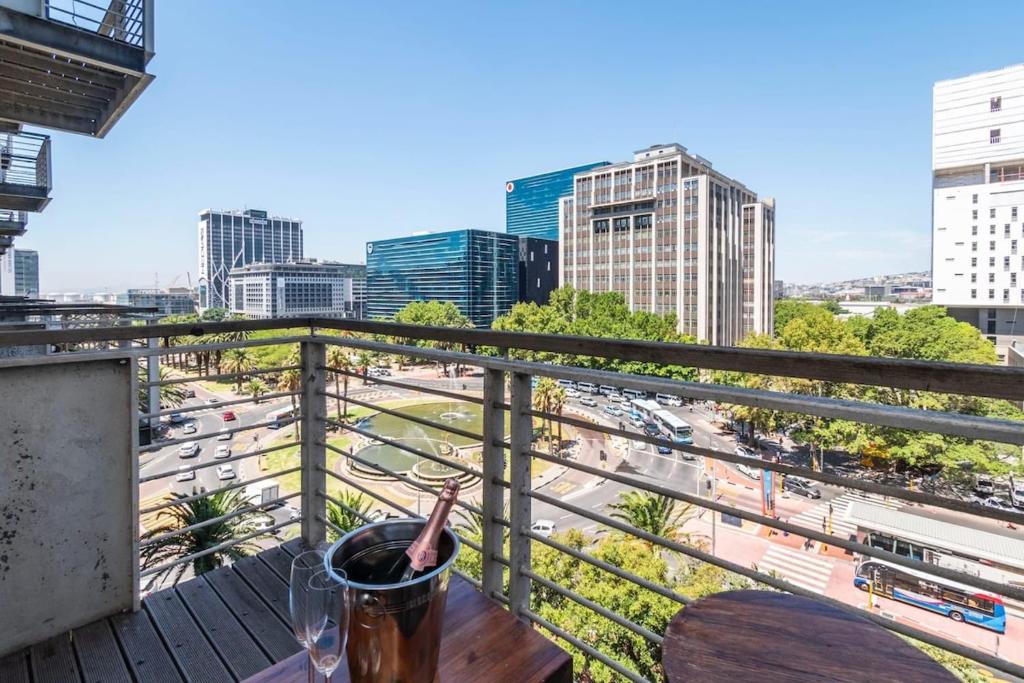 Chic 1-Bedroom Apartment In The Heart Of The City