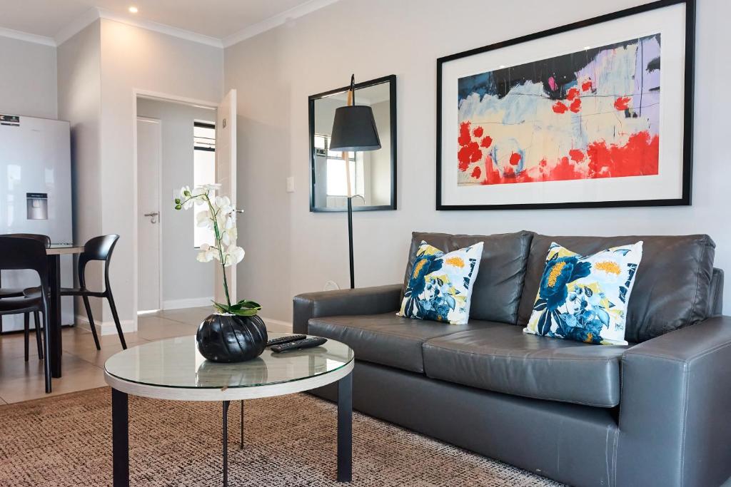 Spacious 2 Bed 2 Bath Apartment Wi-fi Netflix Backup Power